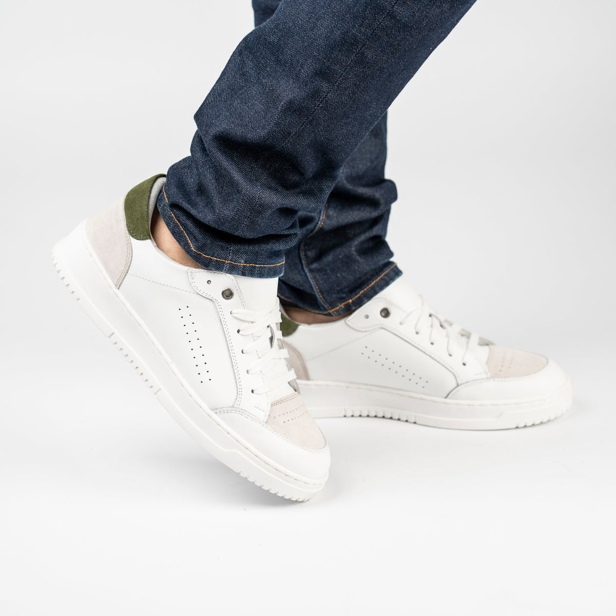 Sneakers Basket